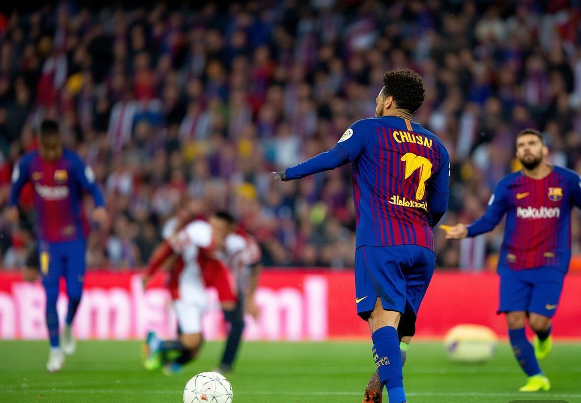 巴萨逆转胜局：莱万失点后破门，力克马竞稳坐积分榜榜首